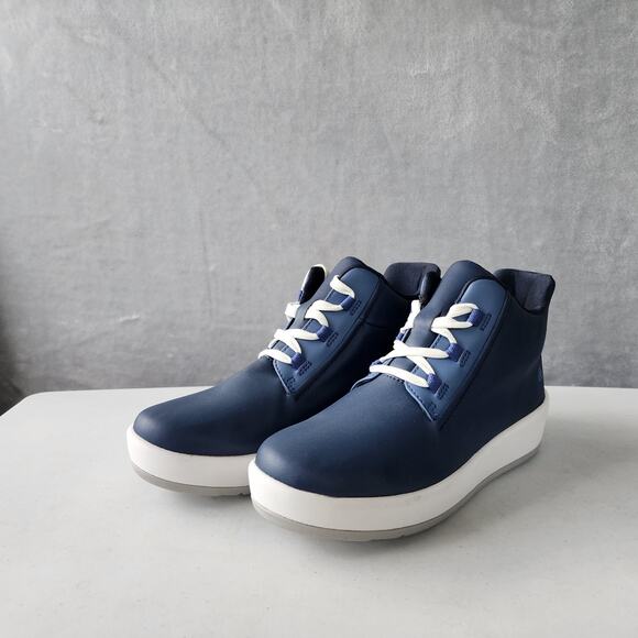 Clarks Waterproof Boots Womens Size 7.5 Step North Mid Navy Blue Cloudsteppers - Picture 2 of 14